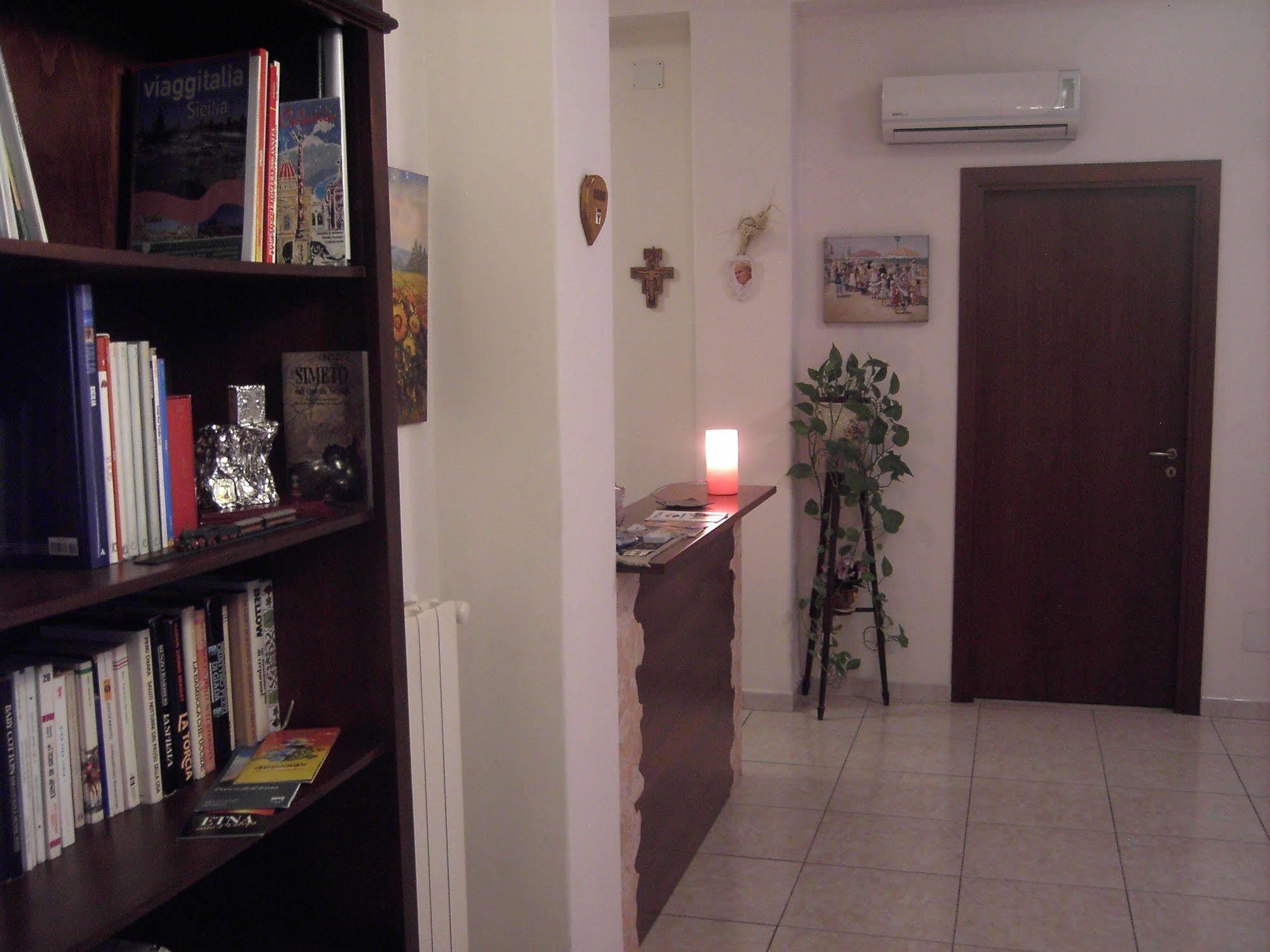 Motta SantʼAnastasia Etna Inn מראה חיצוני תמונה